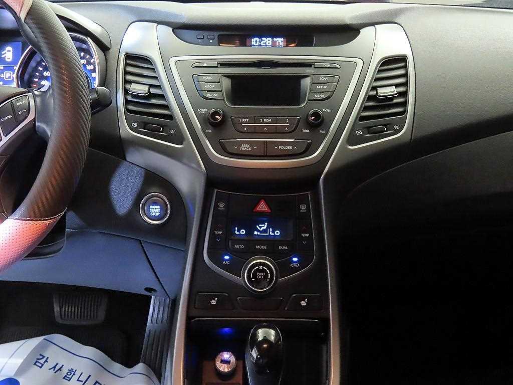 HYUNDAI Avante - Vista 11