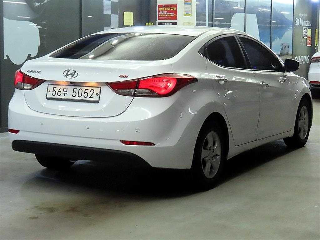 HYUNDAI Avante - Vista 4