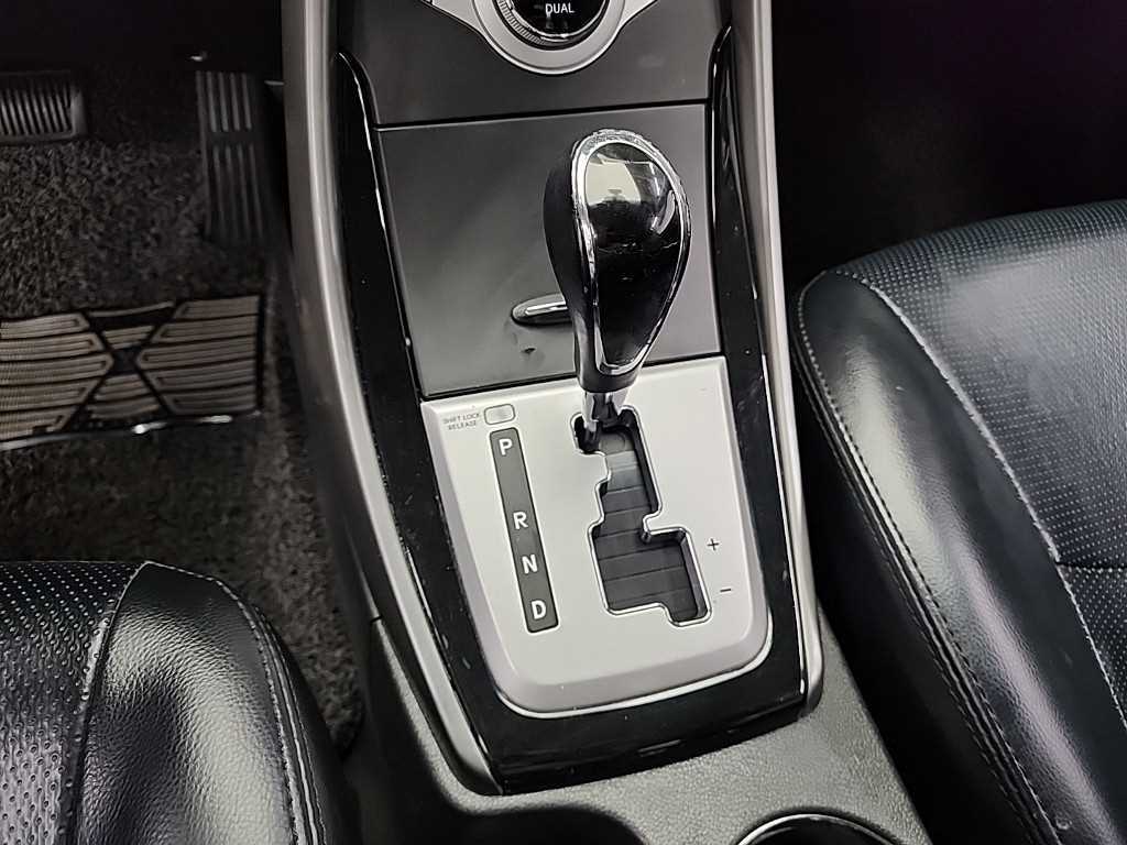 HYUNDAI Avante - Vista 8