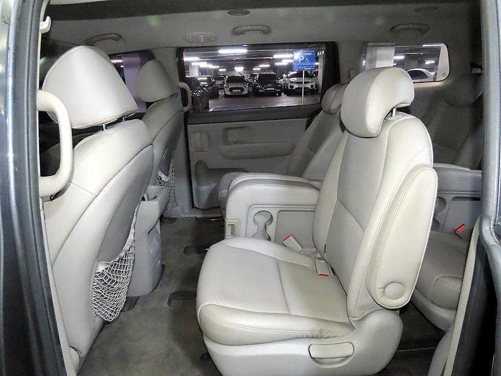 KIA Carnival - Vista 6