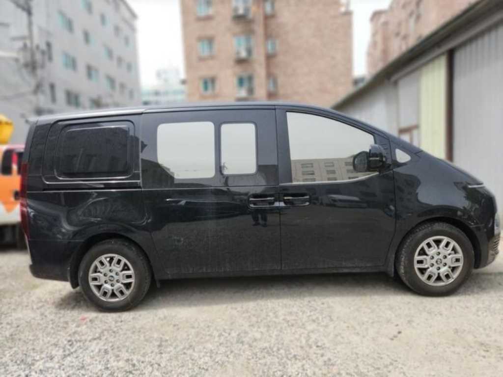 HYUNDAI Staria - Vista 5