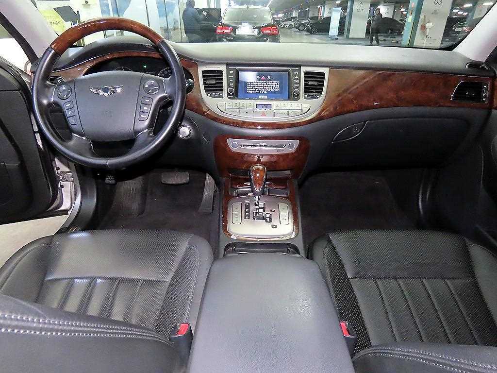 HYUNDAI Genesis - Vista 10