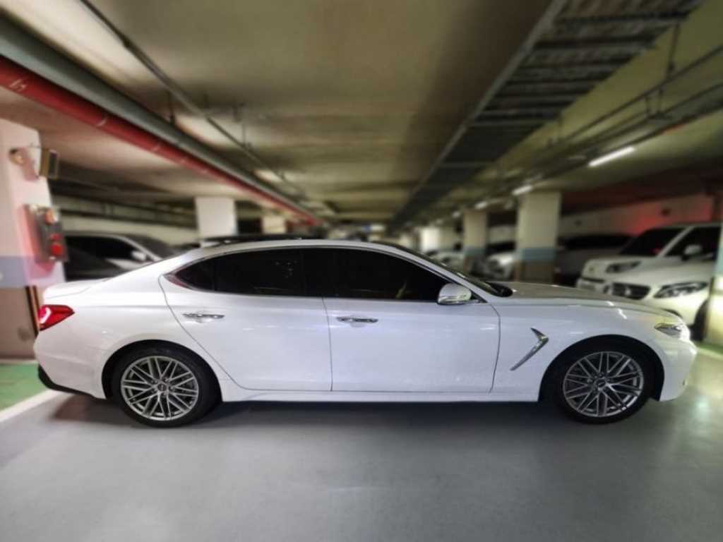 Genesis G70 - Vista 4