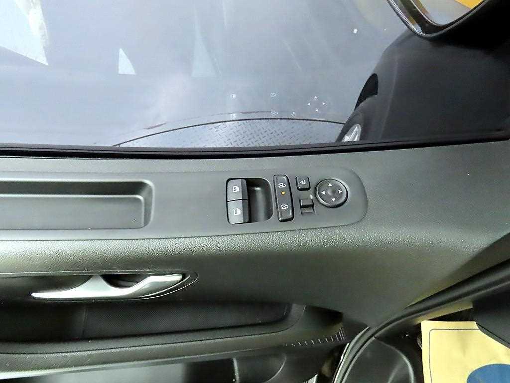 HYUNDAI Staria - Vista 11