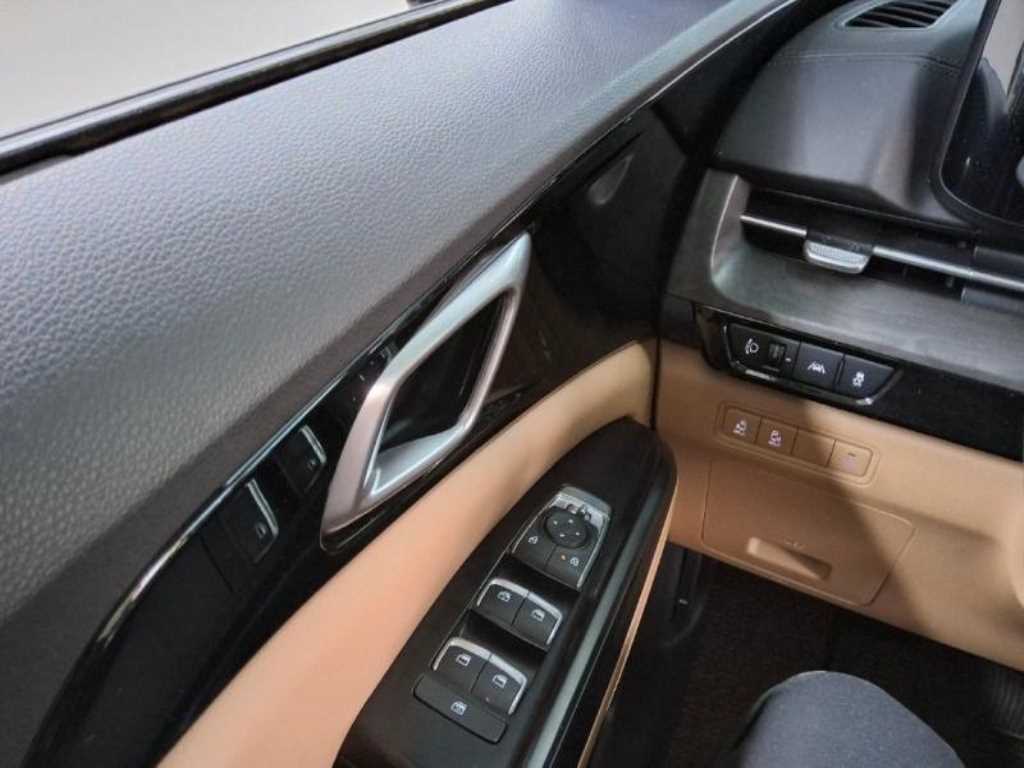 KIA Carnival - Vista 3