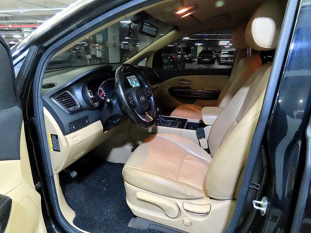 KIA Carnival - Vista 6