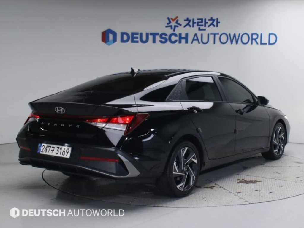 HYUNDAI Avante - Vista 2