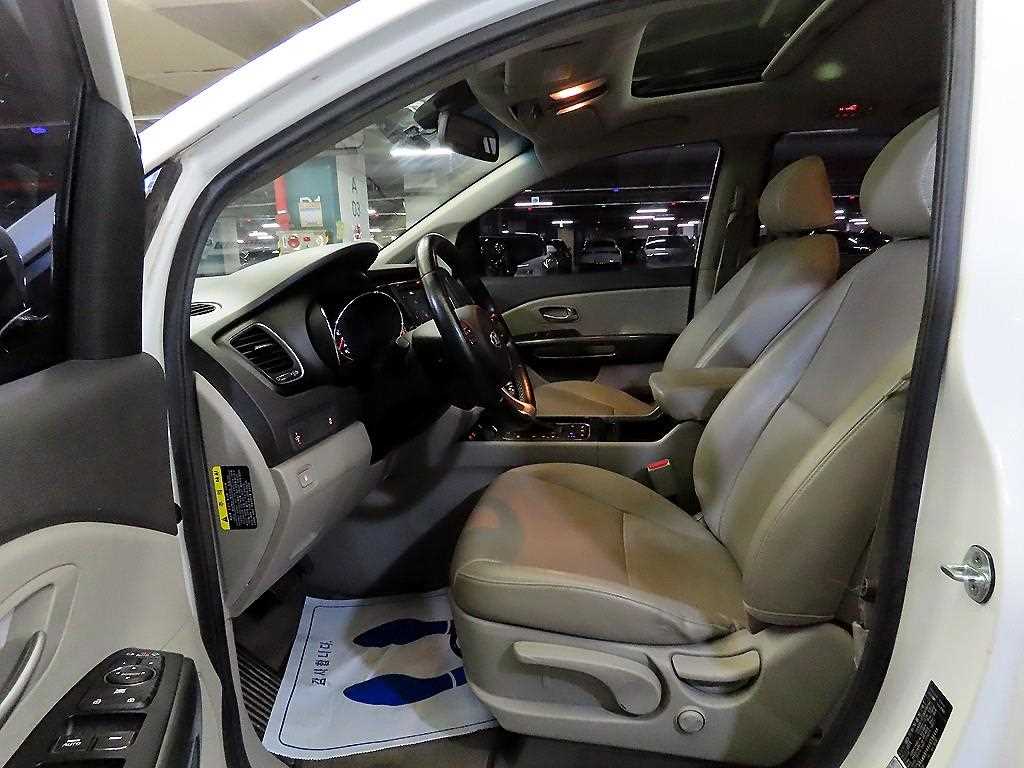 KIA Carnival - Vista 6