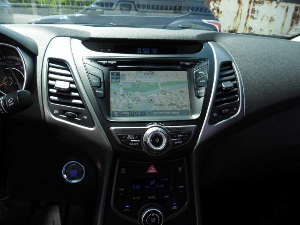 HYUNDAI Avante - Vista 4