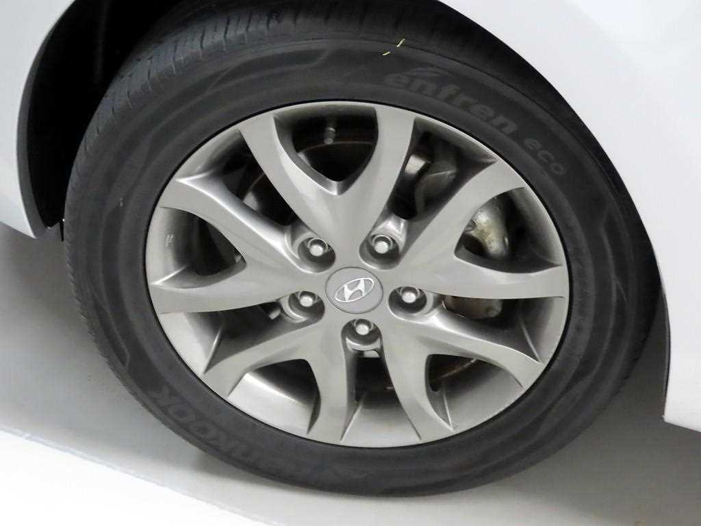 HYUNDAI i30 2011 Plateado - Importación desde Corea - HF Imports Iquique - Foto 17