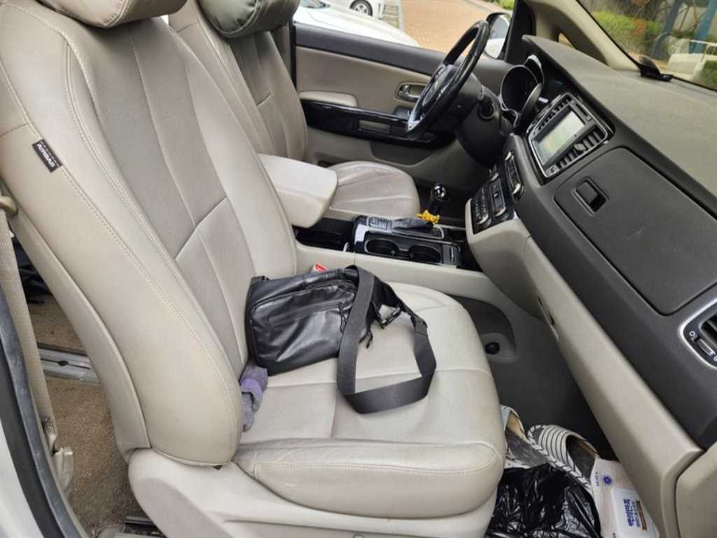 KIA Carnival - Vista 8