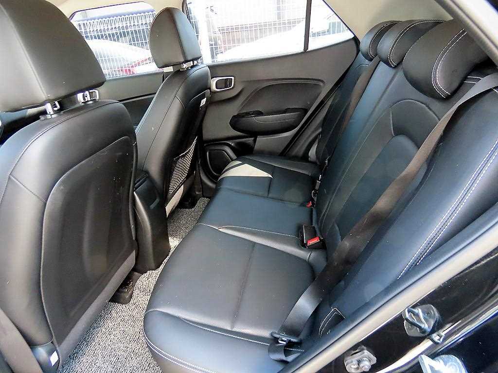 HYUNDAI Venue - Vista 6