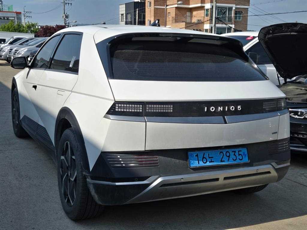 HYUNDAI Ioniq 5 - Vista 4