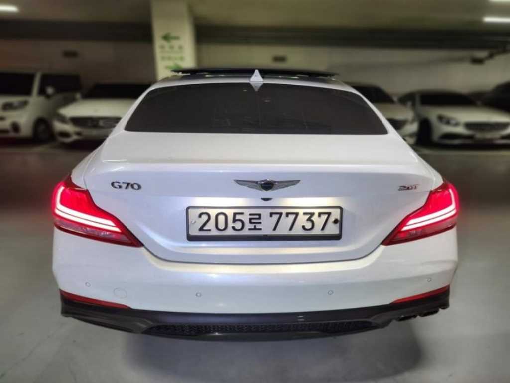 Genesis G70 - Vista 2