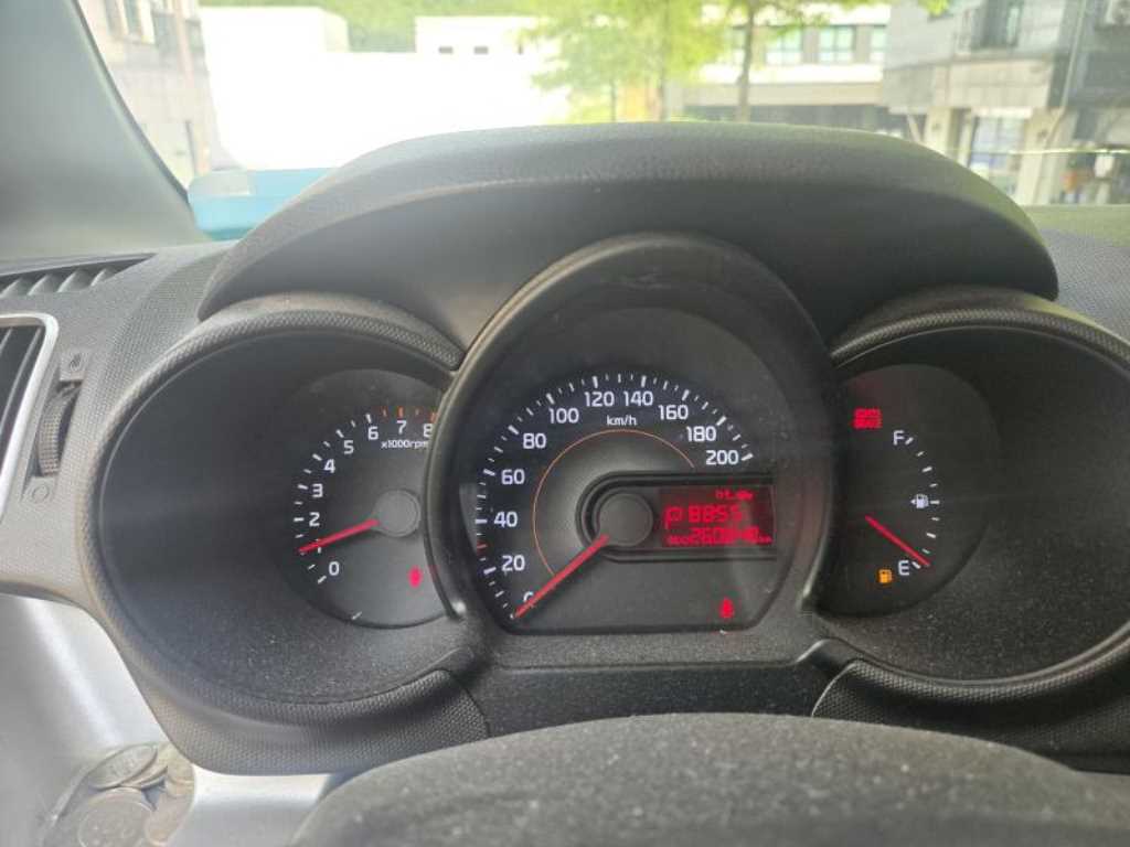 KIA Ray - Vista 7