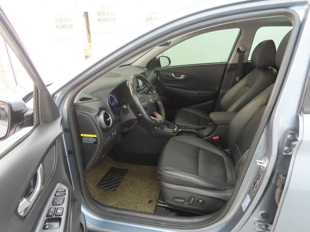 HYUNDAI Kona - Vista 5