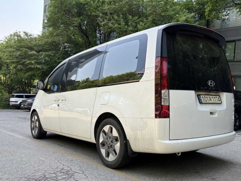 HYUNDAI Staria - Vista 5