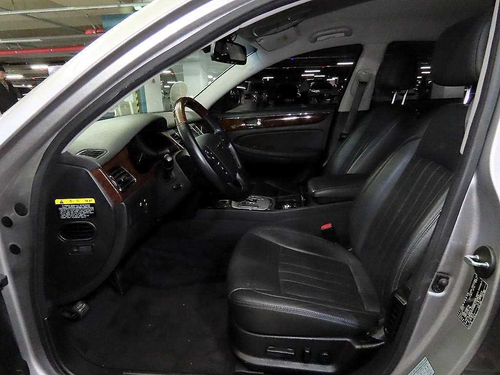 HYUNDAI Genesis - Vista 6