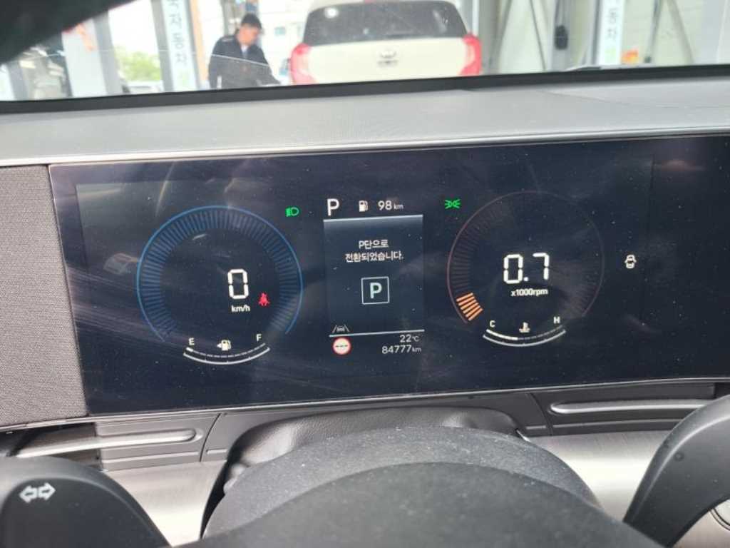 HYUNDAI Kona - Vista 12