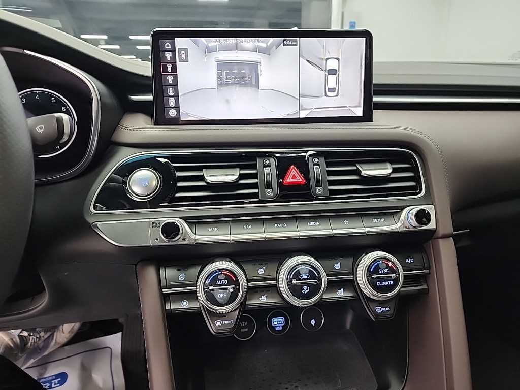 Genesis G70 - Vista 10