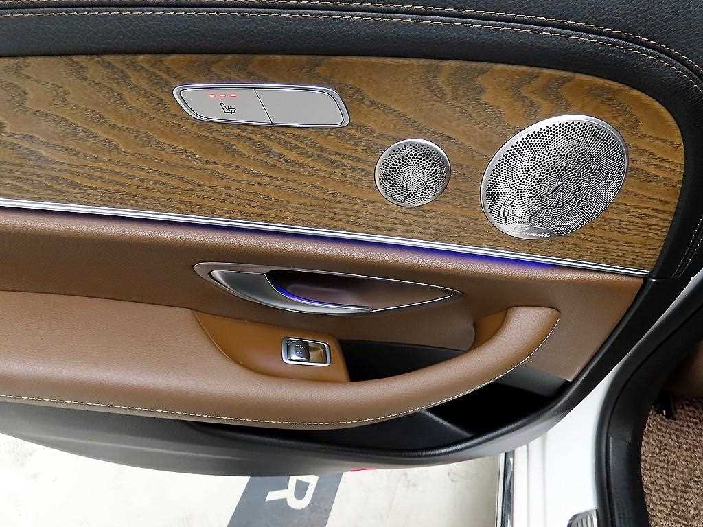 Mercedes Benz E class - Vista 12
