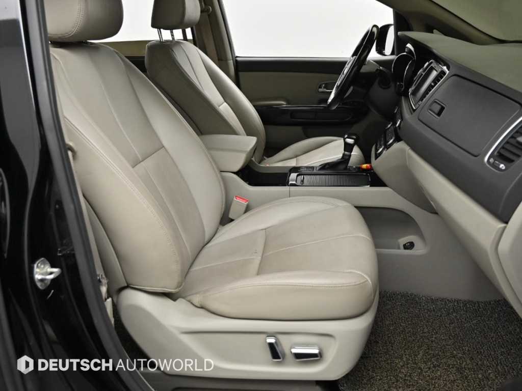 KIA Carnival - Vista 10