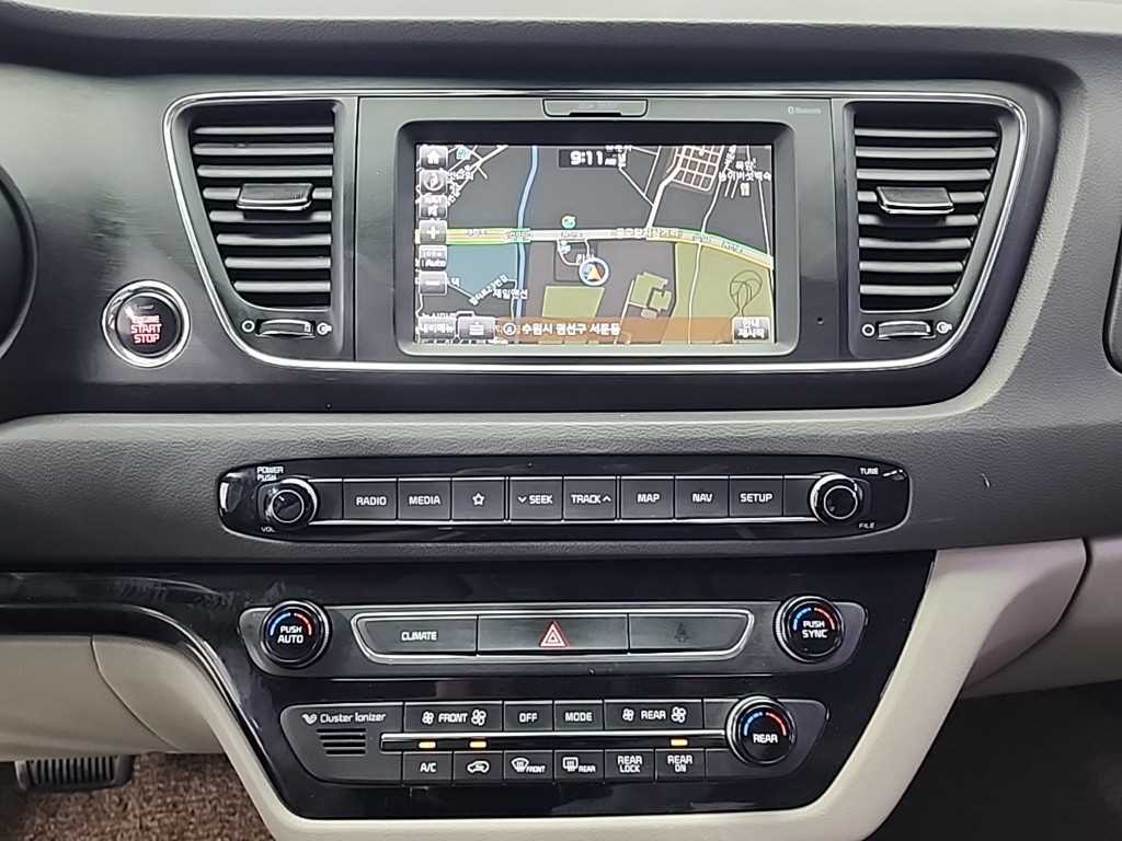 KIA Carnival - Vista 10