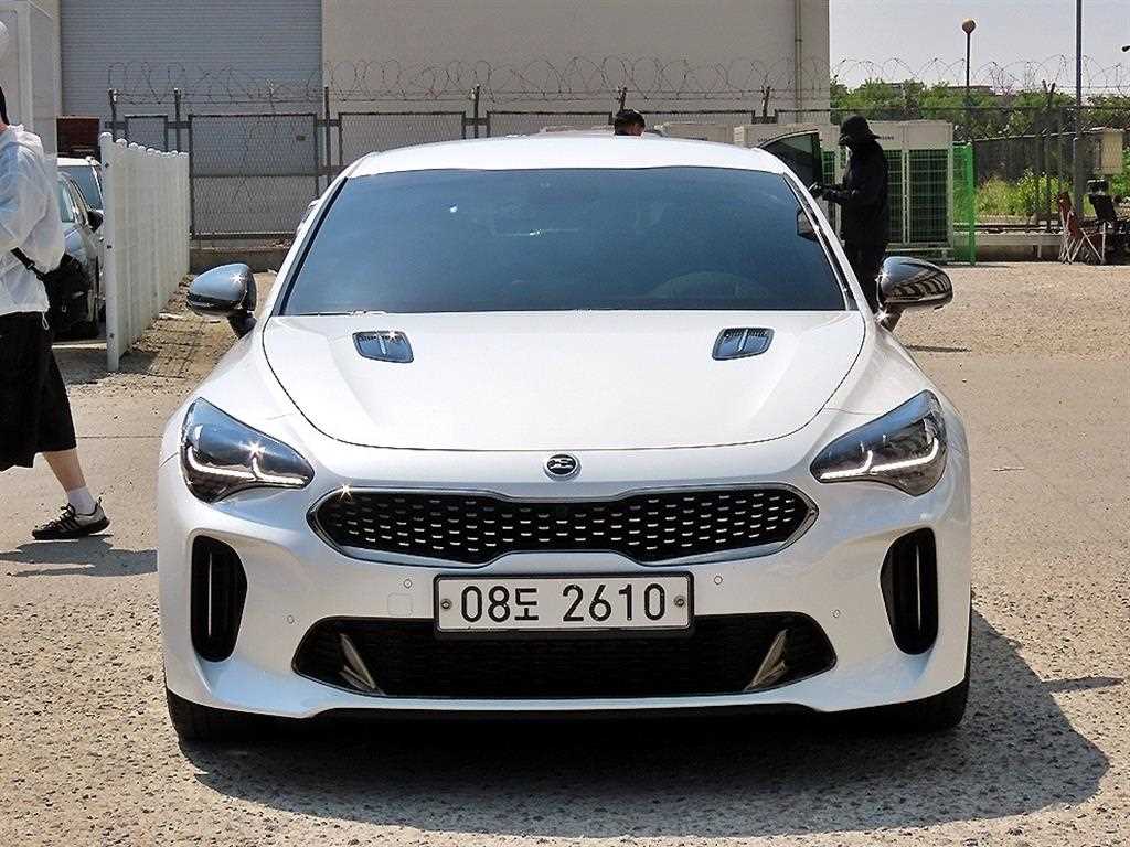 KIA Stinger 2018 Blanco - Importación desde Corea - HF Imports Iquique - Foto 1