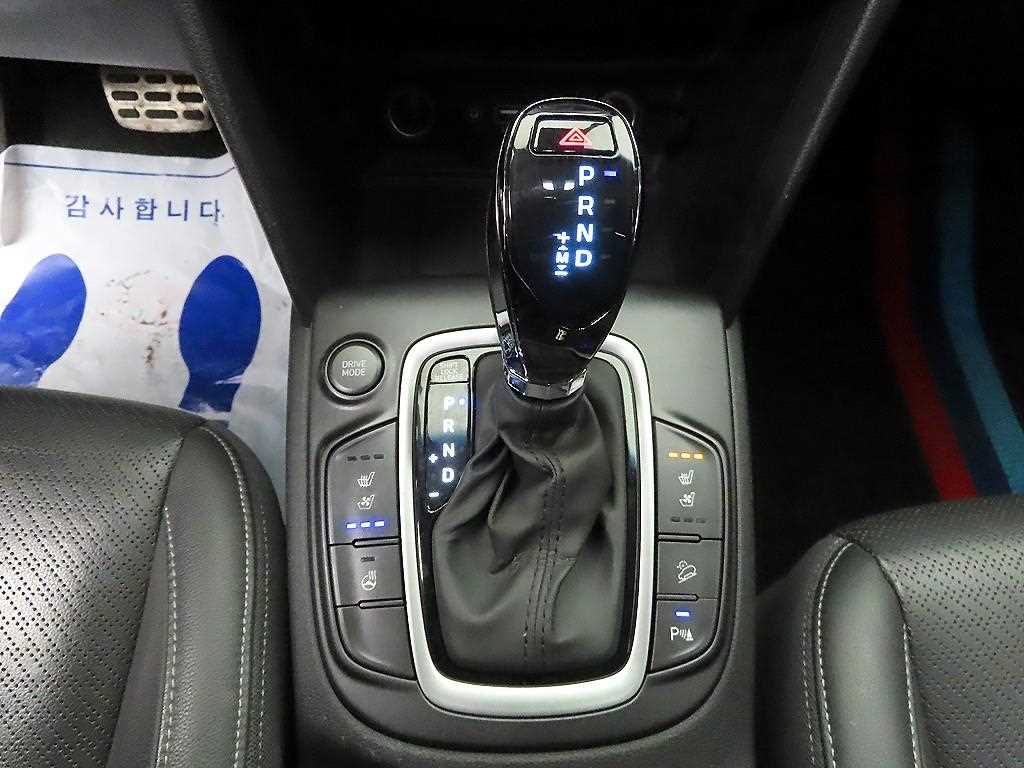 HYUNDAI Kona - Vista 10