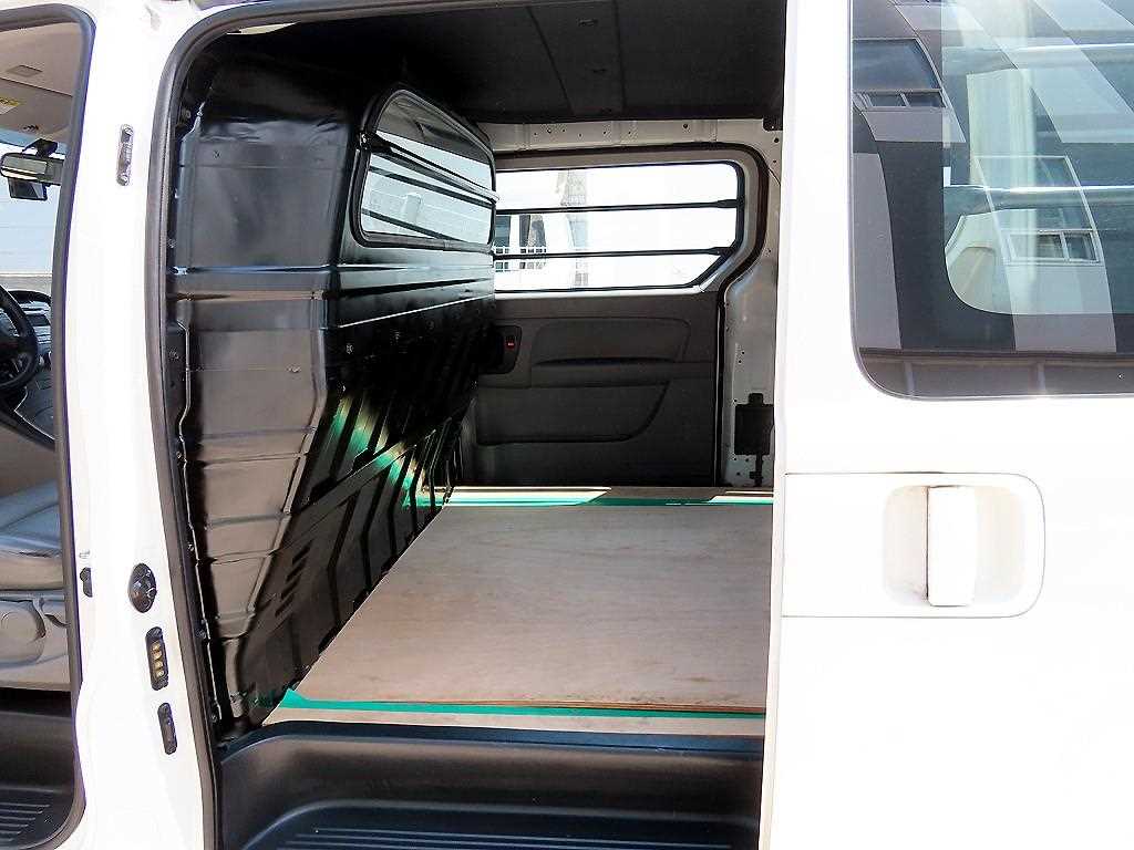 HYUNDAI Starex - Vista 6