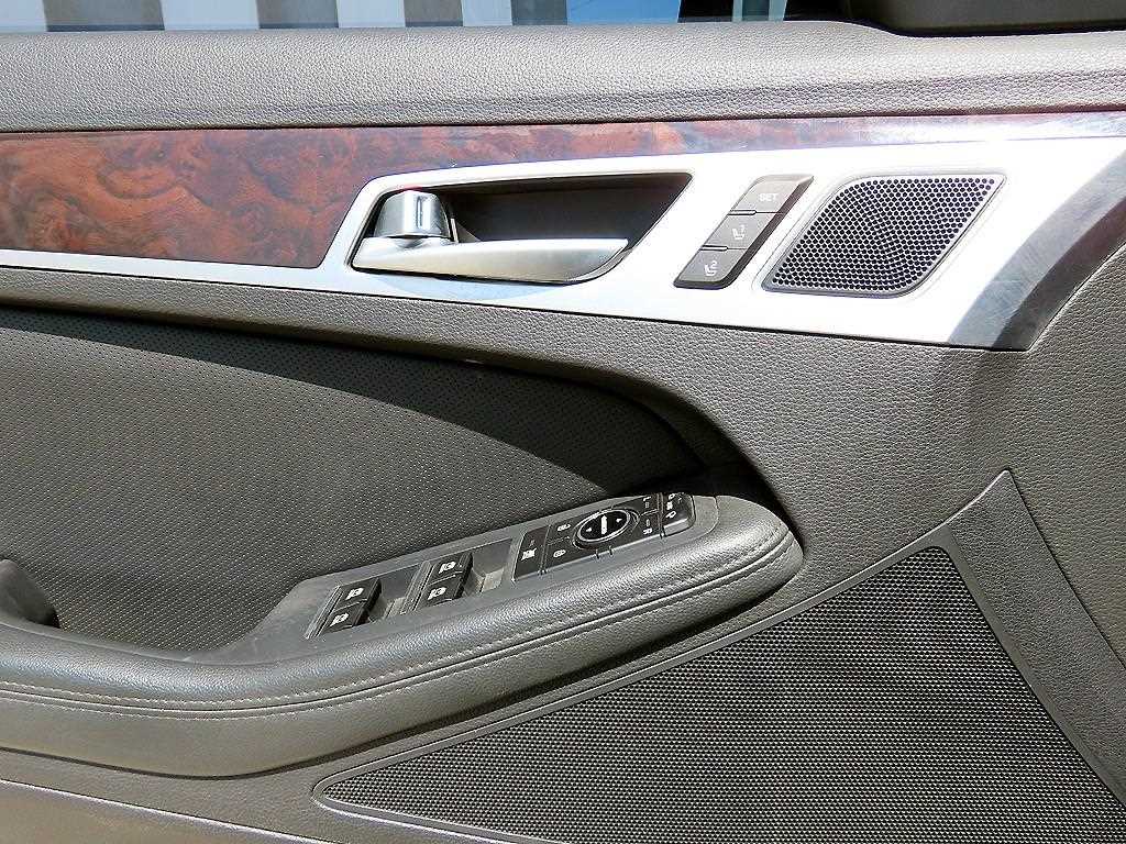 HYUNDAI Genesis - Vista 12