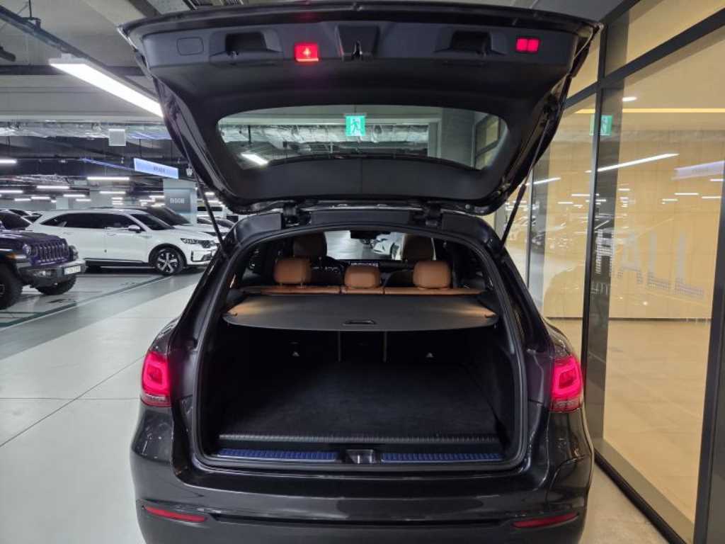 Mercedes Benz GLC Class - Vista 6