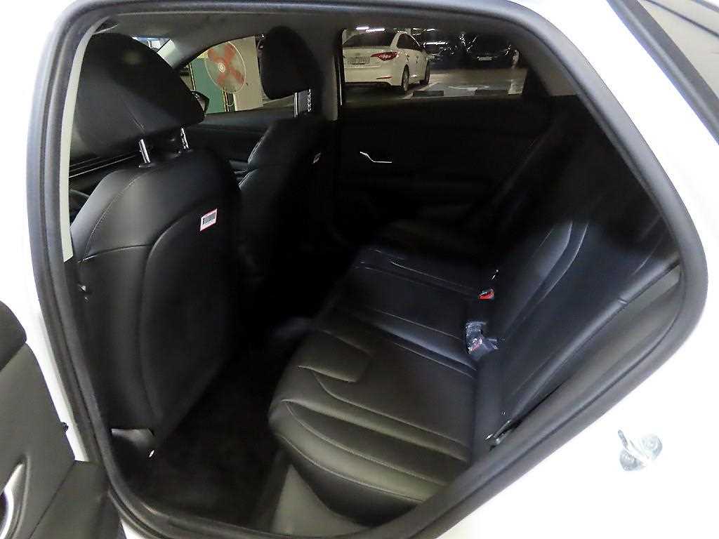 HYUNDAI Avante - Vista 7