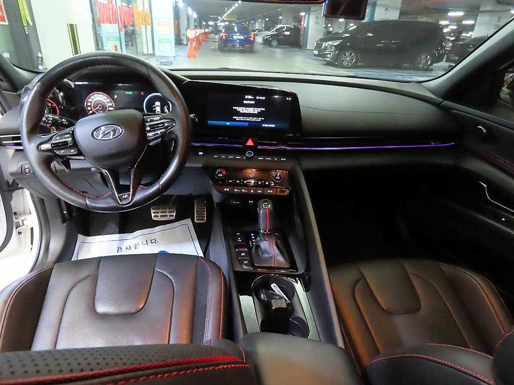 HYUNDAI Avante - Vista 10