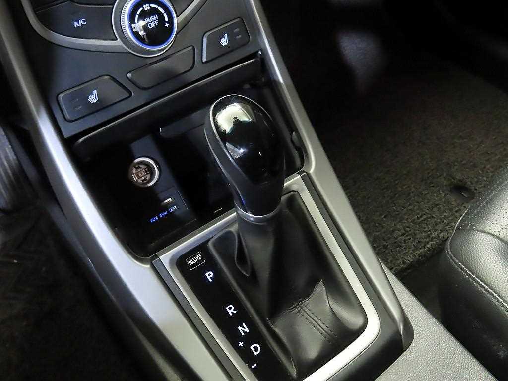 HYUNDAI Avante - Vista 12