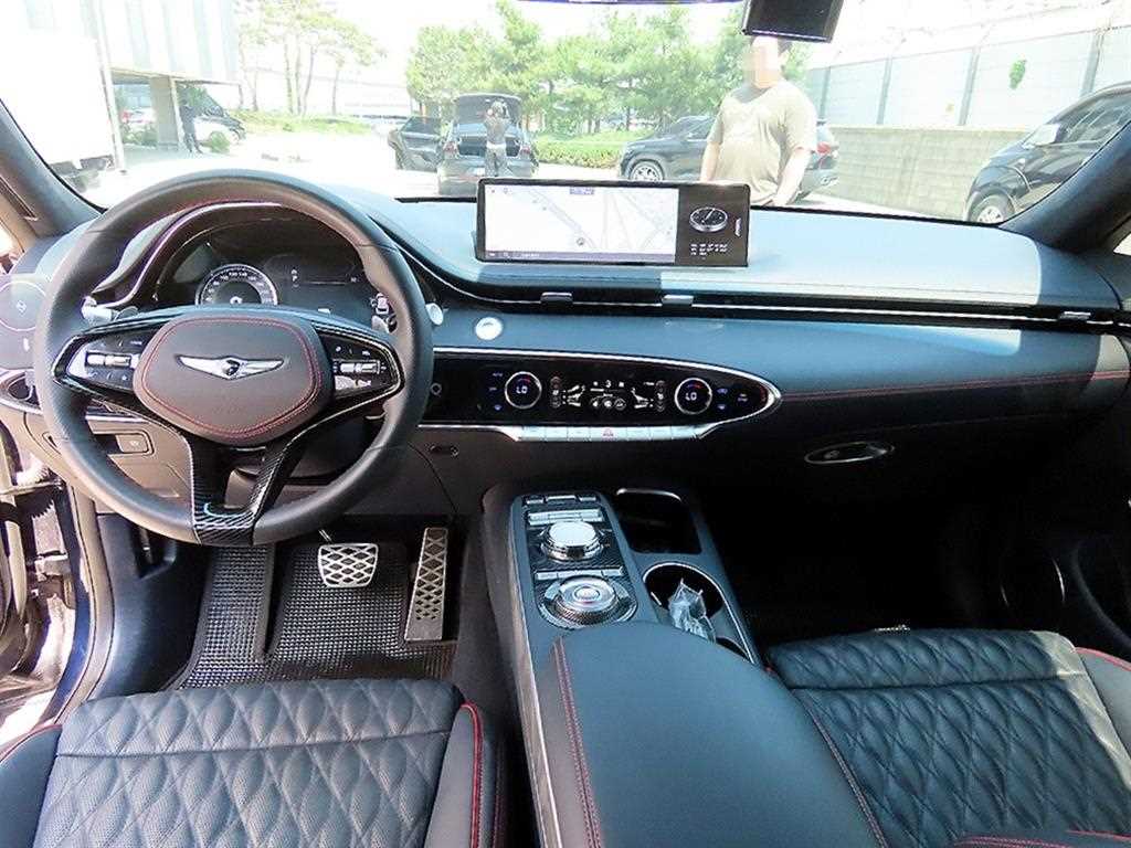 Genesis GV70 - Vista 7