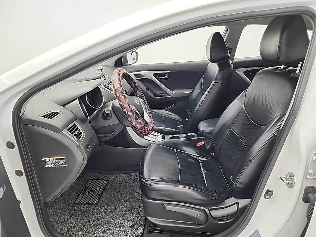 HYUNDAI Avante - Vista 11