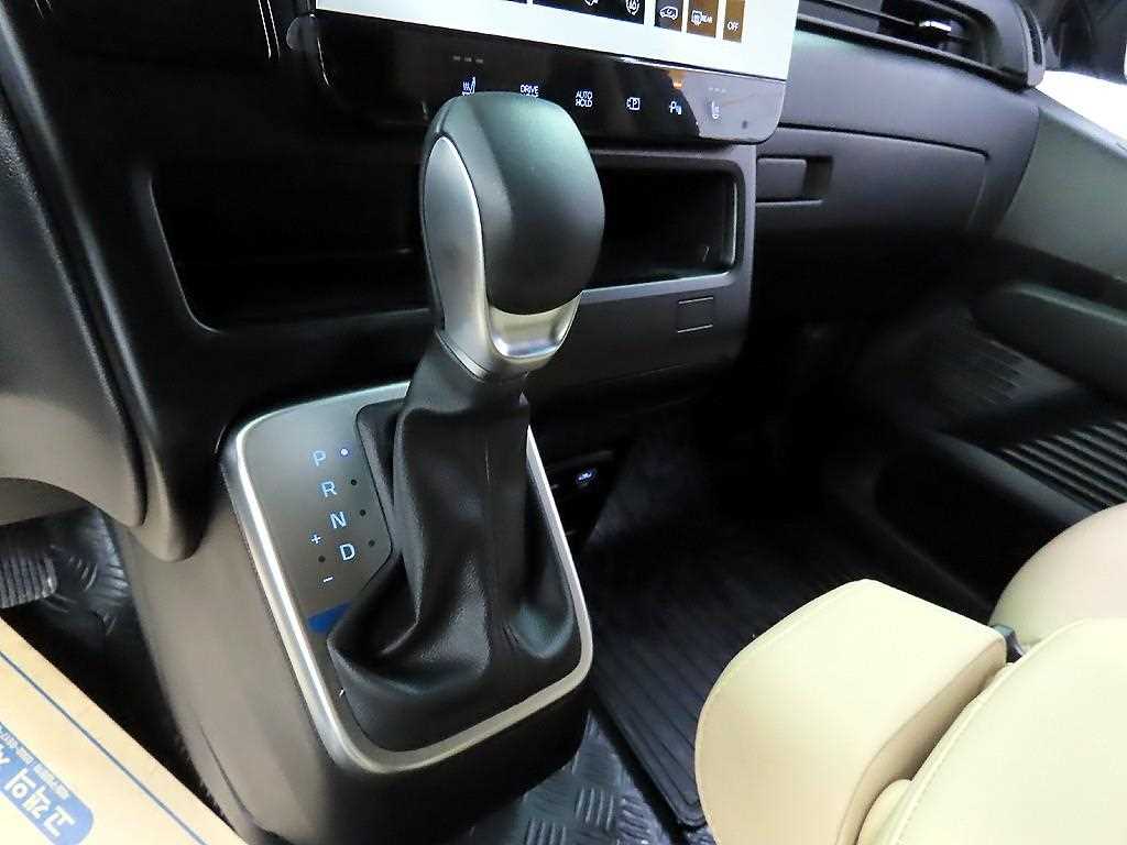 HYUNDAI Staria - Vista 10