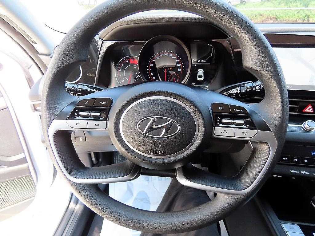 HYUNDAI Avante - Vista 8