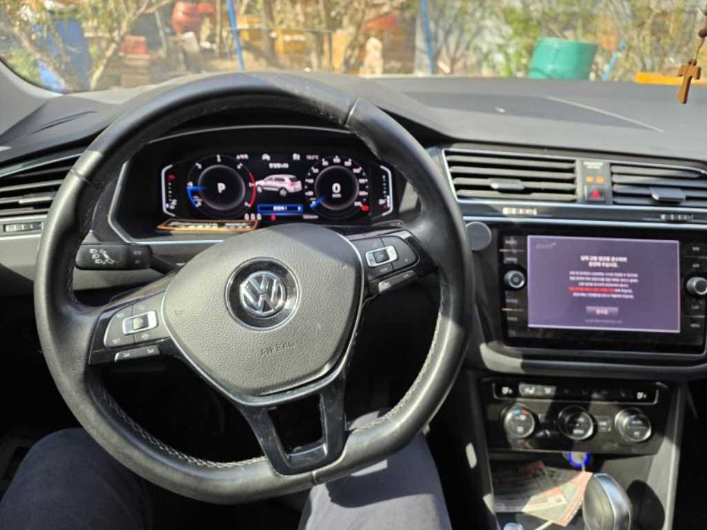 Volkswagen Tiguan - Vista 5