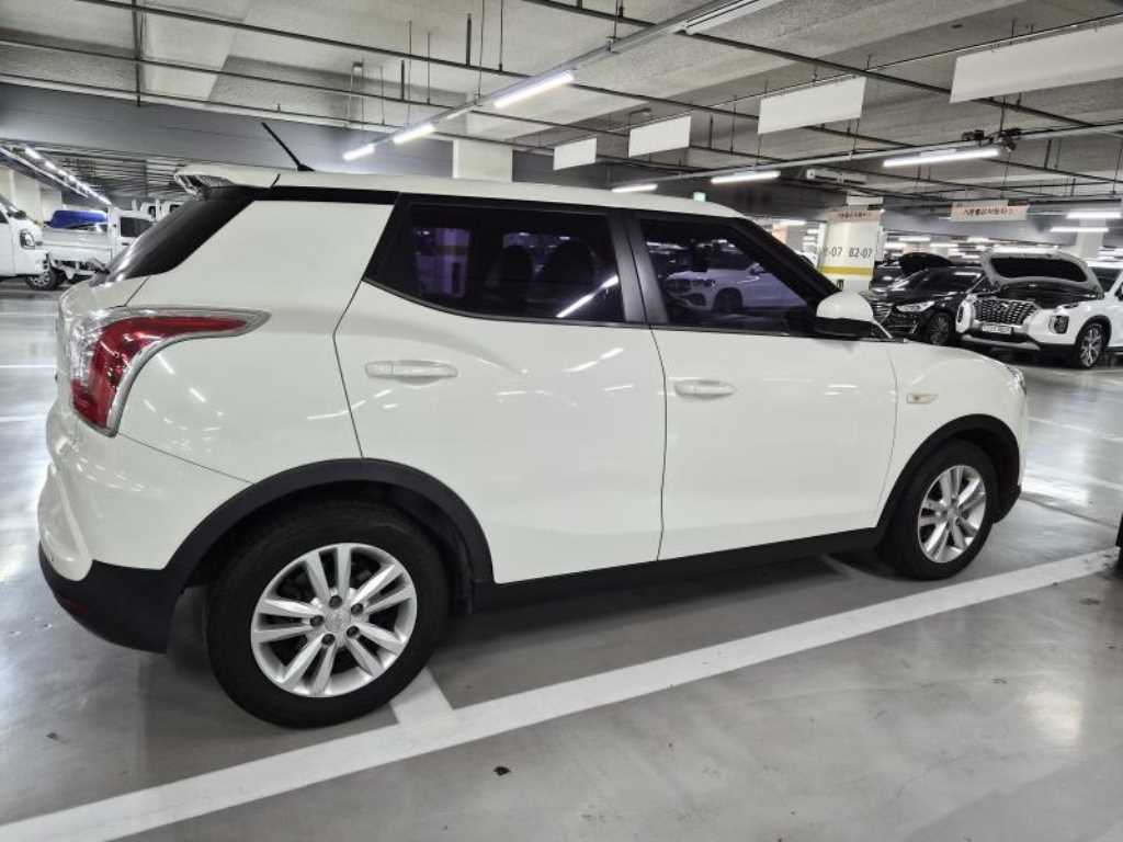 Ssangyong Tivoli - Vista 5