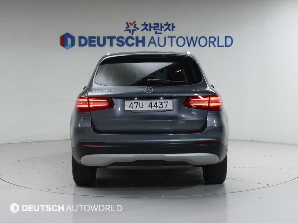 Mercedes Benz GLC Class - Vista 4