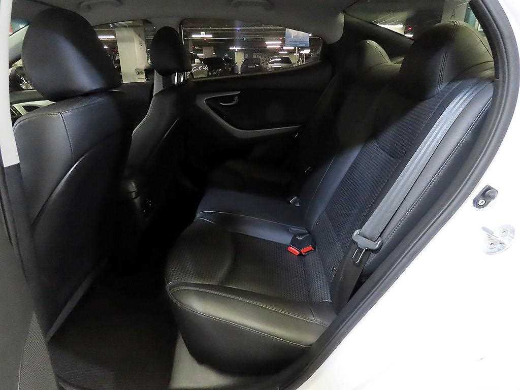 HYUNDAI Avante - Vista 7