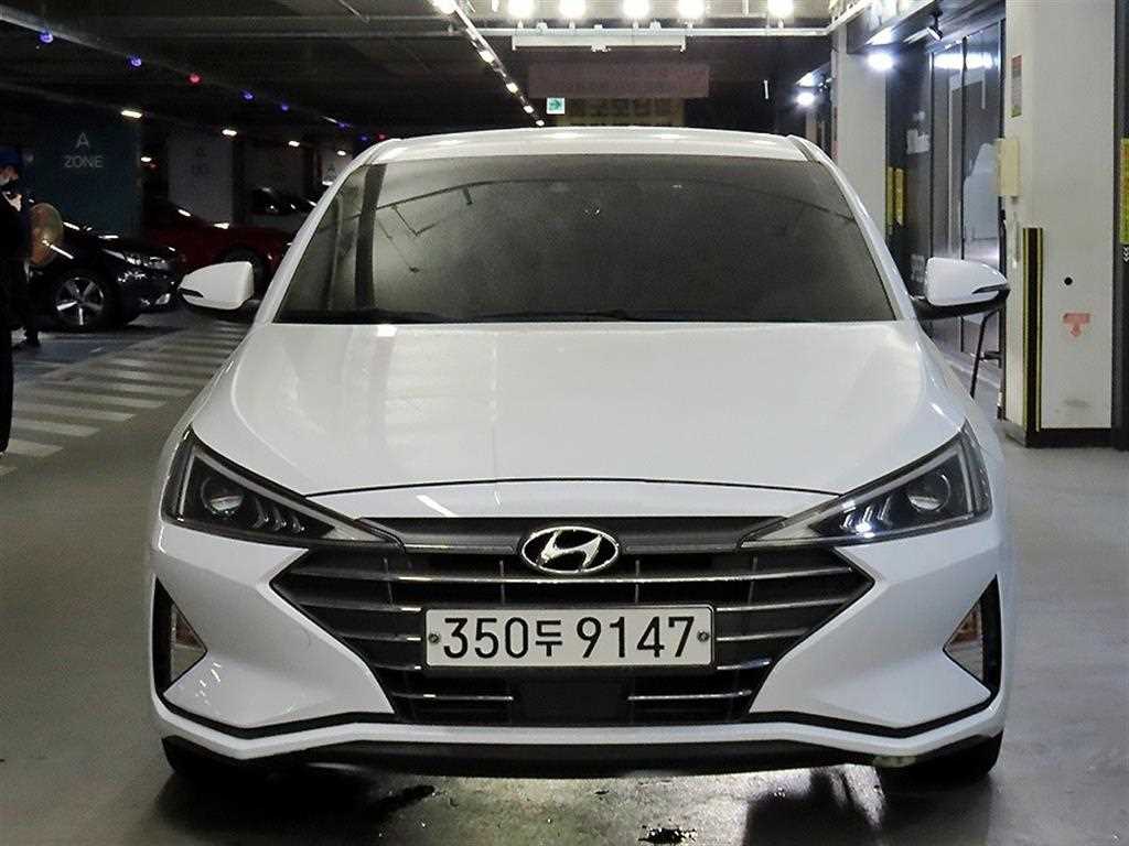 HYUNDAI Avante - Vista 2
