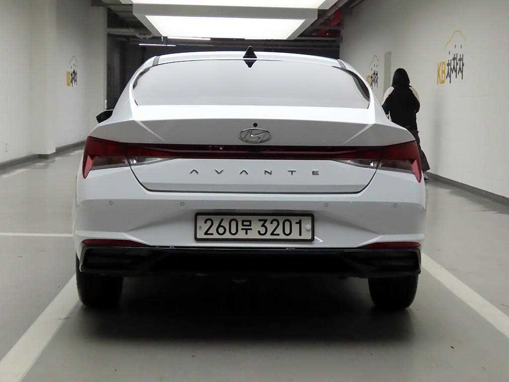 HYUNDAI Avante - Vista 5