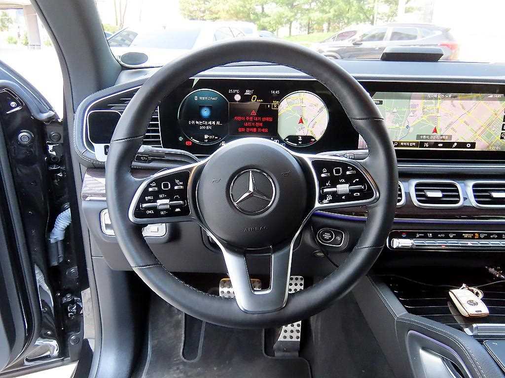 Mercedes Benz GLE Class - Vista 8