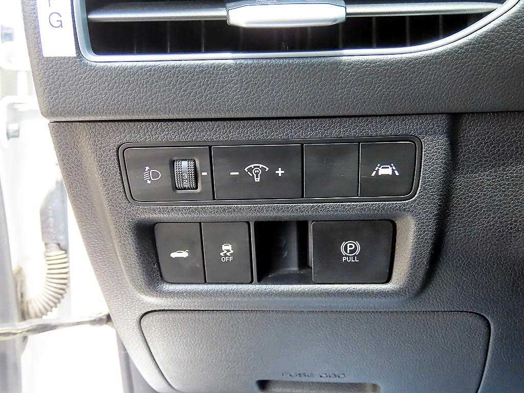HYUNDAI Sonata - Vista 12