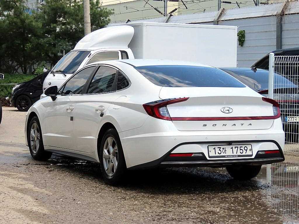 HYUNDAI Sonata - Vista 3