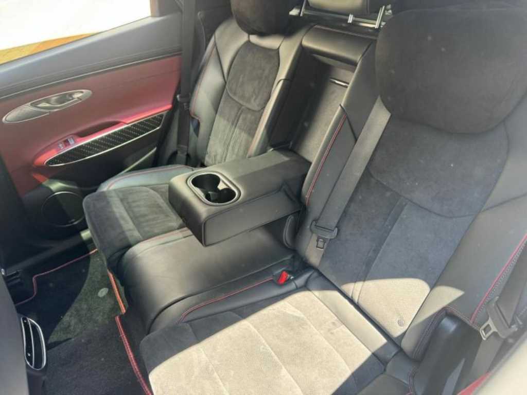 Genesis GV70 - Vista 6