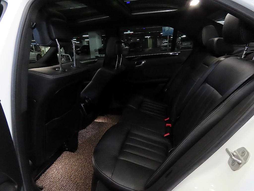 Mercedes Benz E class - Vista 7